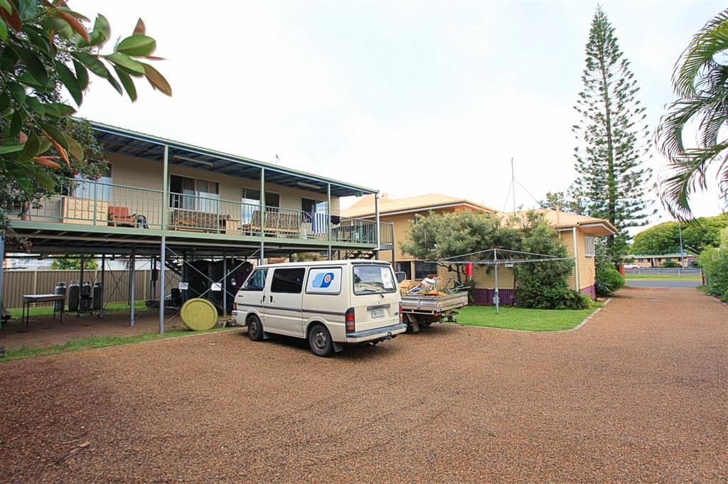 4  Hinkler Avenue, BUNDABERG NORTH QLD 4670, Bundaberg North - Thumbnail 4