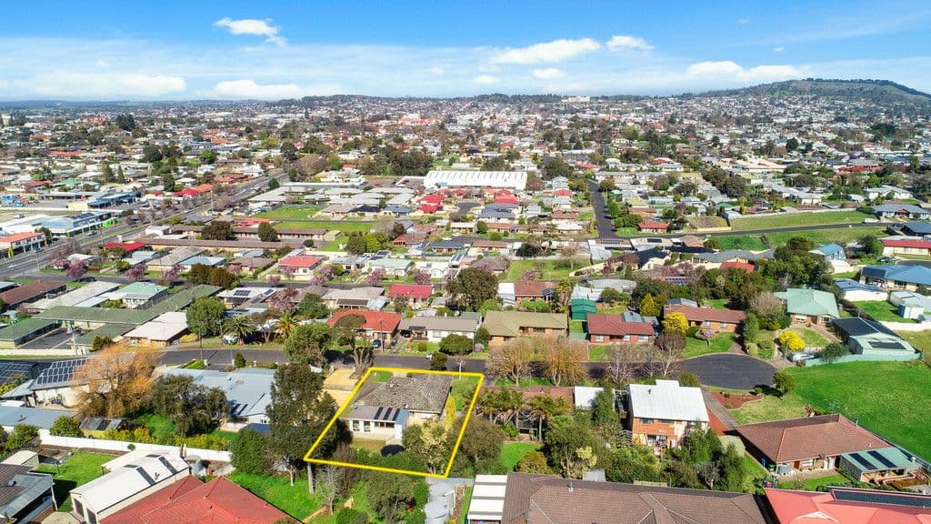 16 Sinclair Street, Mount Gambier SA 5290, Mount Gambier - Thumbnail 3