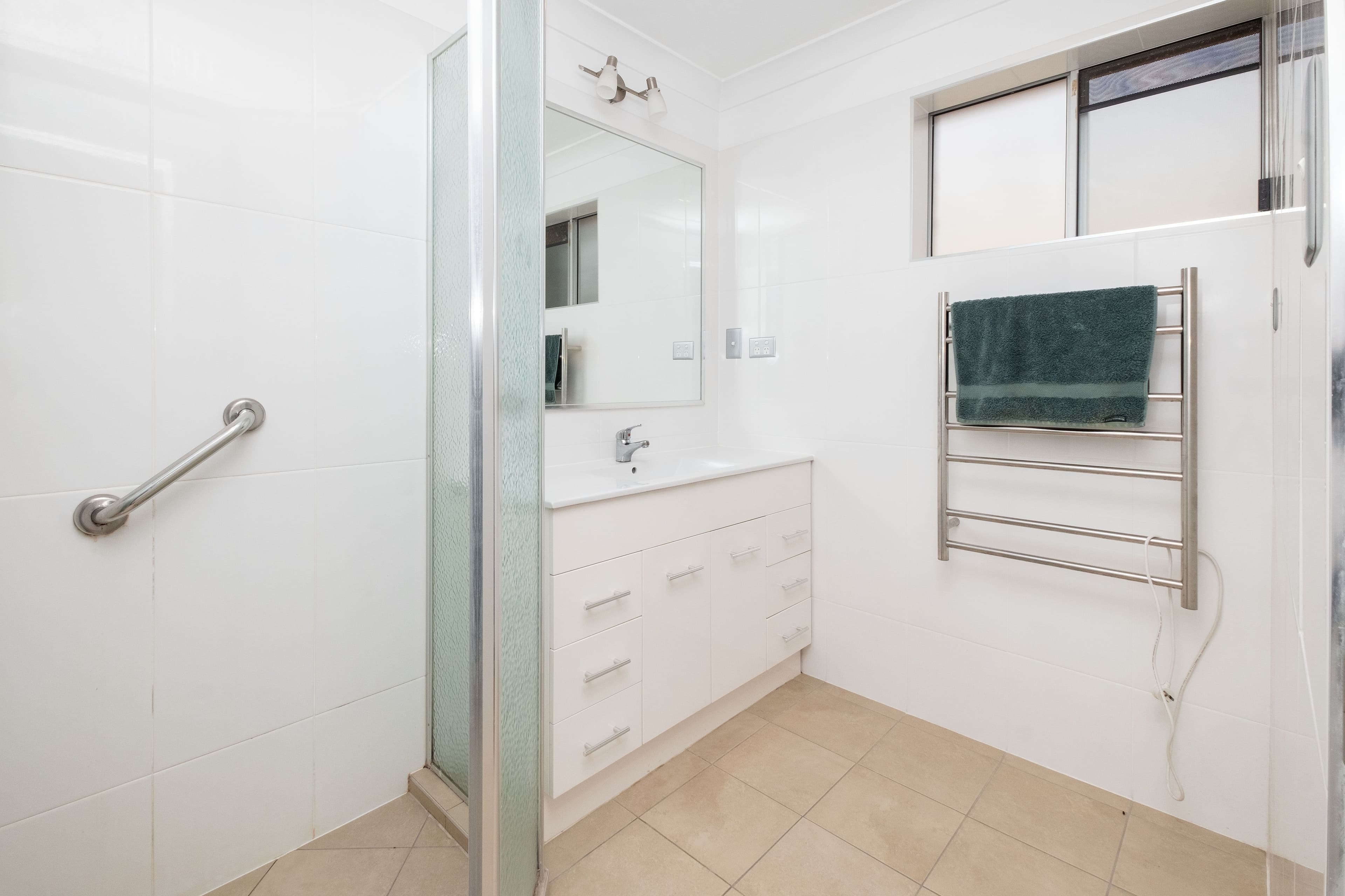 27 Crown Street, Holland Park West QLD 4121, Holland Park West - Thumbnail 4