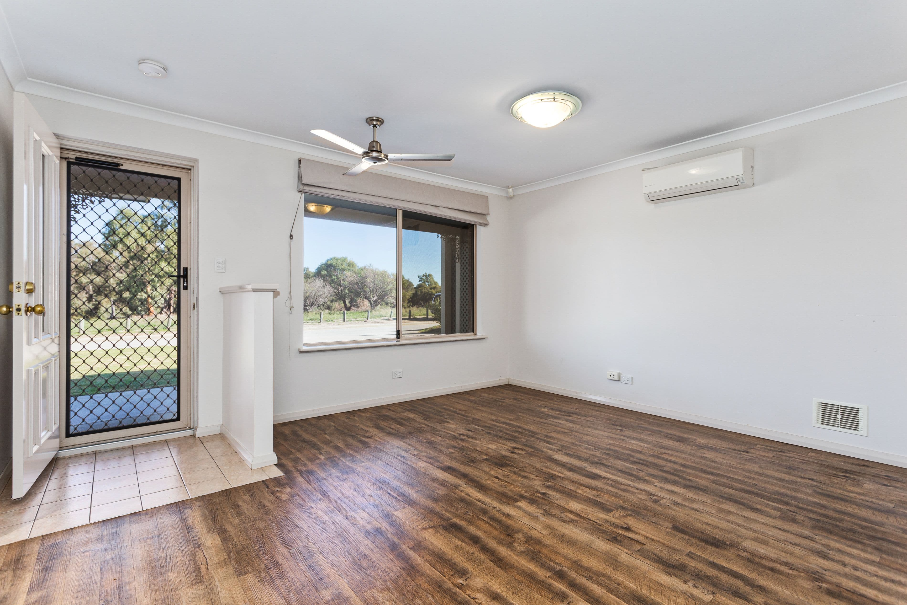 15 Lombardy Crescent, Caversham WA 6055, Caversham - Thumbnail 2