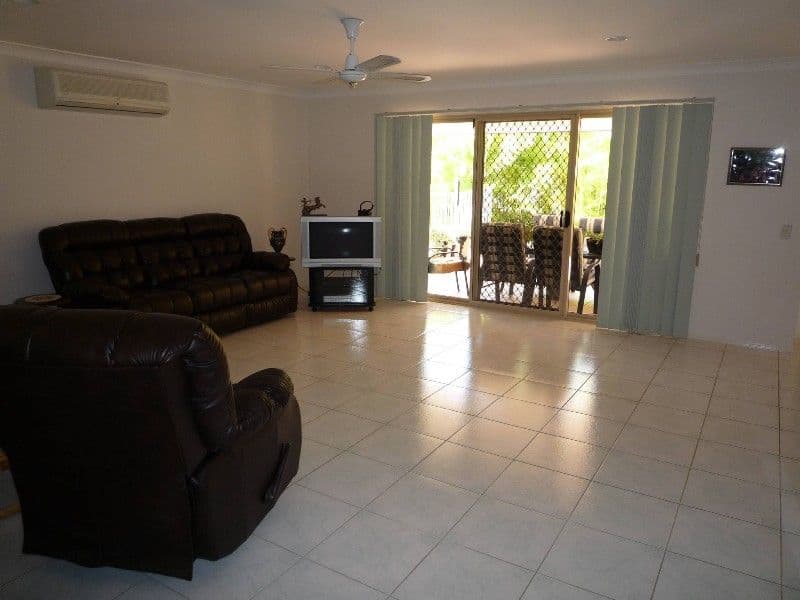 7 Kirdford Court, ARUNDEL QLD 4214, Arundel - Thumbnail 6