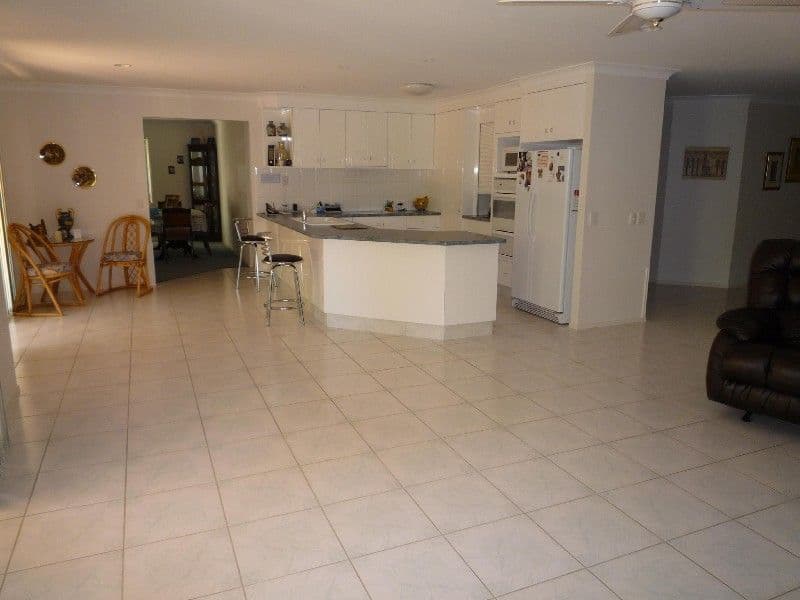 7 Kirdford Court, ARUNDEL QLD 4214, Arundel - Thumbnail 7