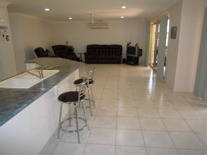 7 Kirdford Court, ARUNDEL QLD 4214, Arundel - Thumbnail 8