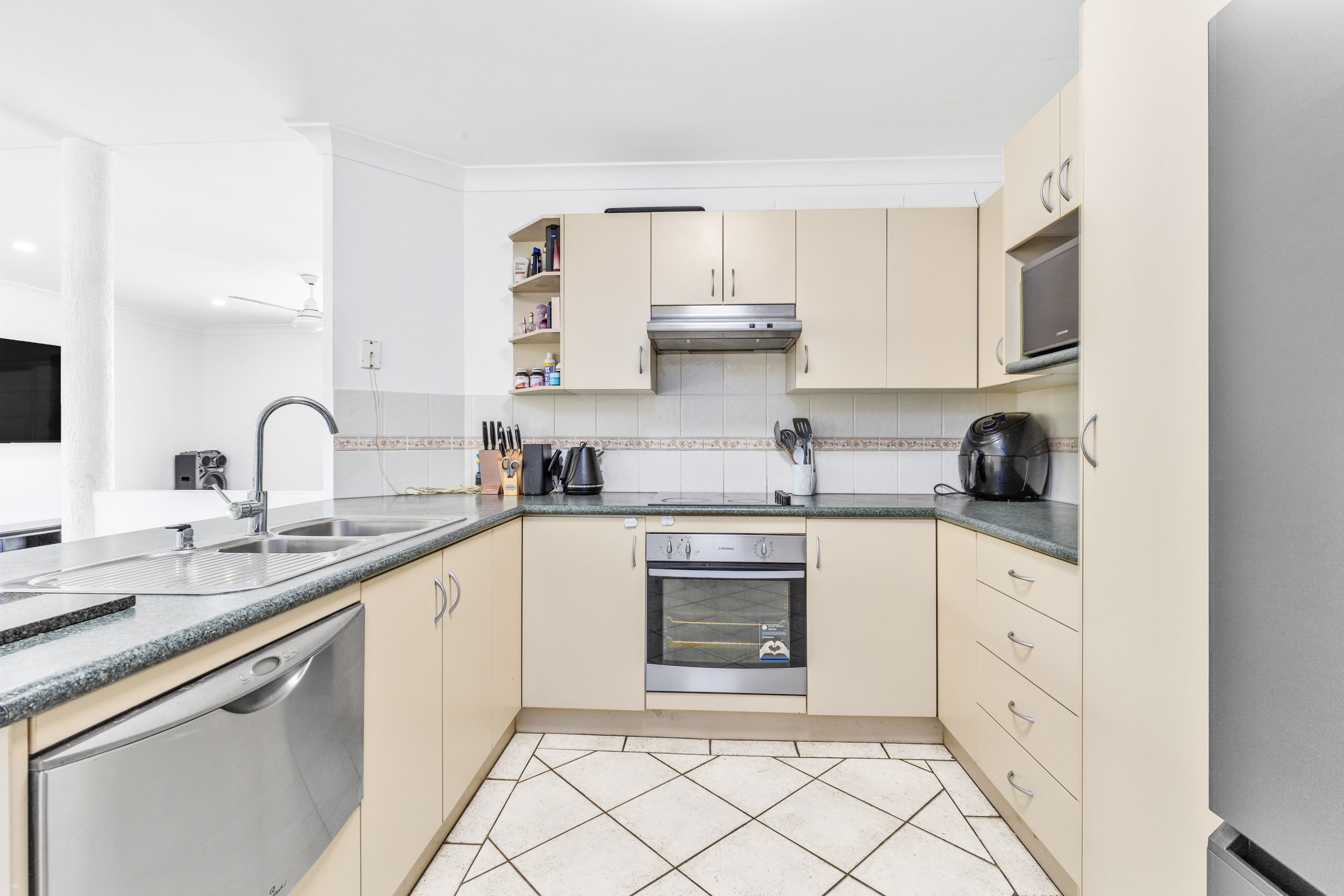 27 Esmond Street, Emerald QLD 4720, Emerald - Thumbnail 5