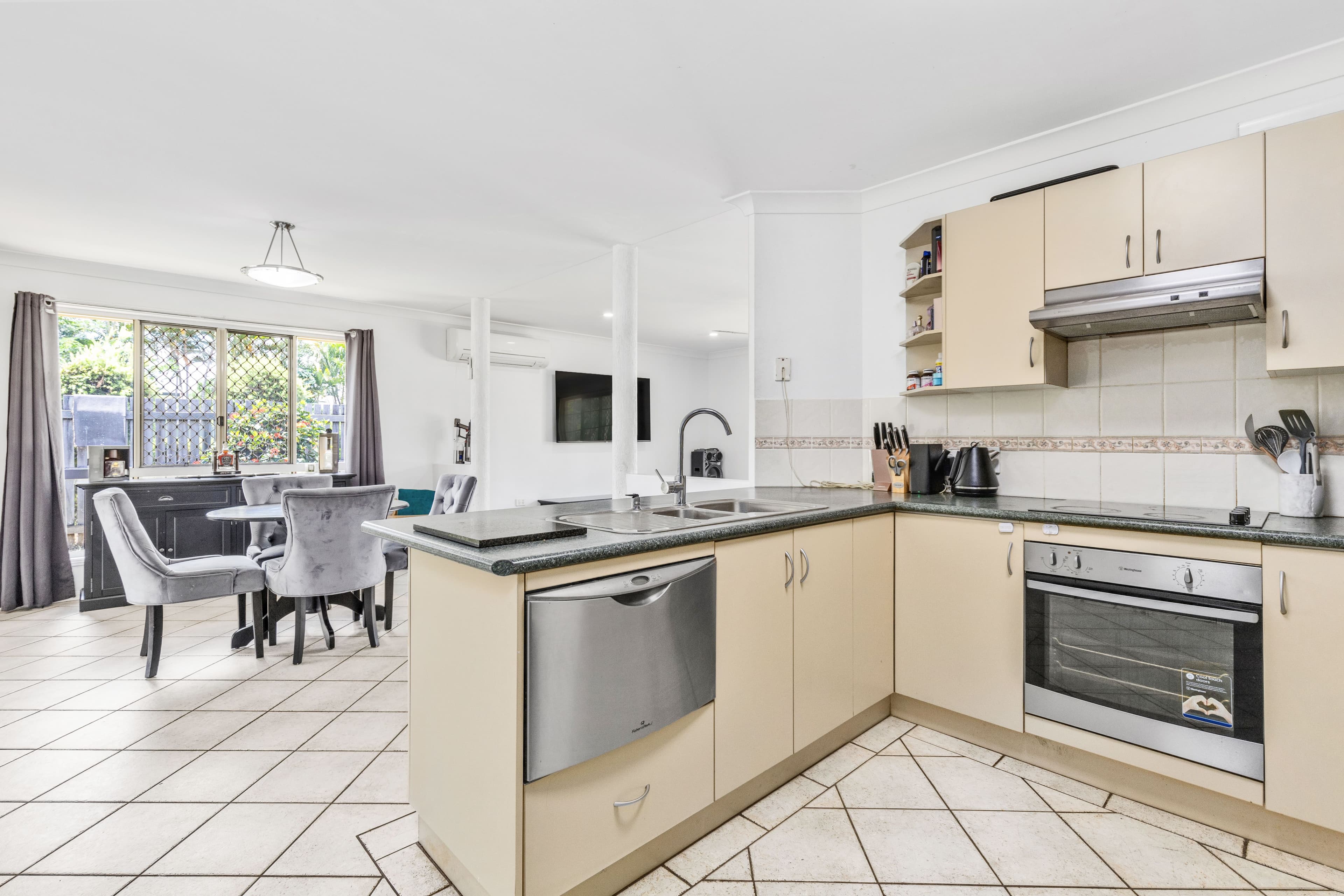 27 Esmond Street, Emerald QLD 4720, Emerald - Thumbnail 6