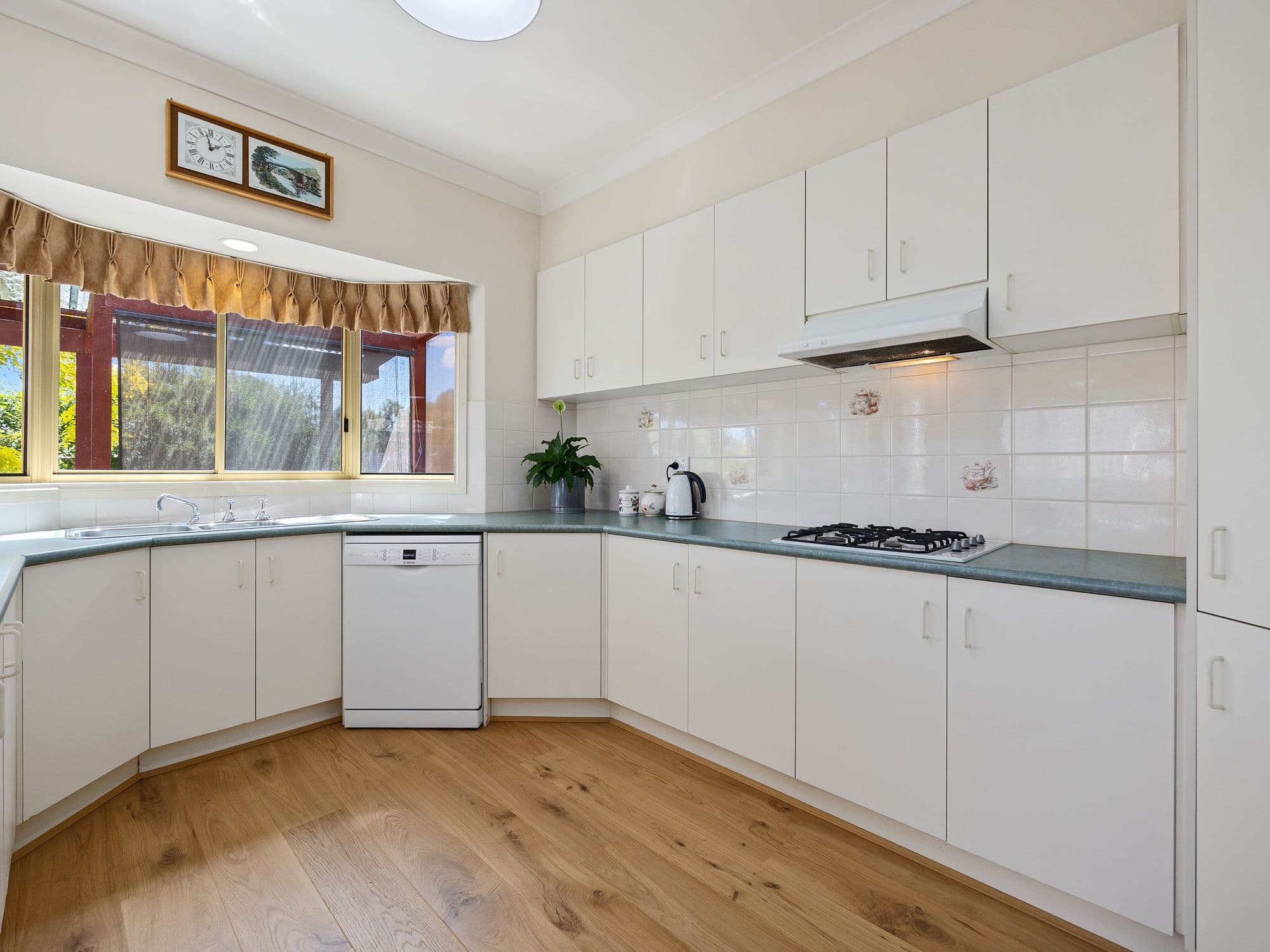 6 Little Chipping Drive, Chirnside Park VIC 3116, Chirnside Park - Thumbnail 4