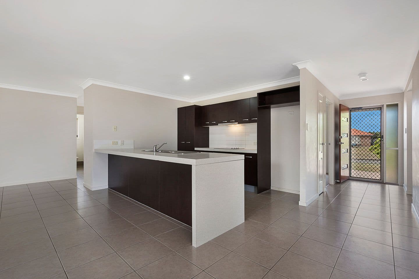 74 Wattle Street, Point Vernon QLD 4655, Point Vernon - Thumbnail 2