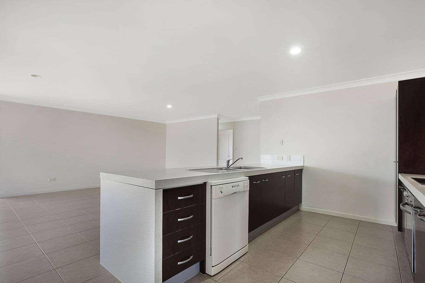 74 Wattle Street, Point Vernon QLD 4655, Point Vernon - Thumbnail 3
