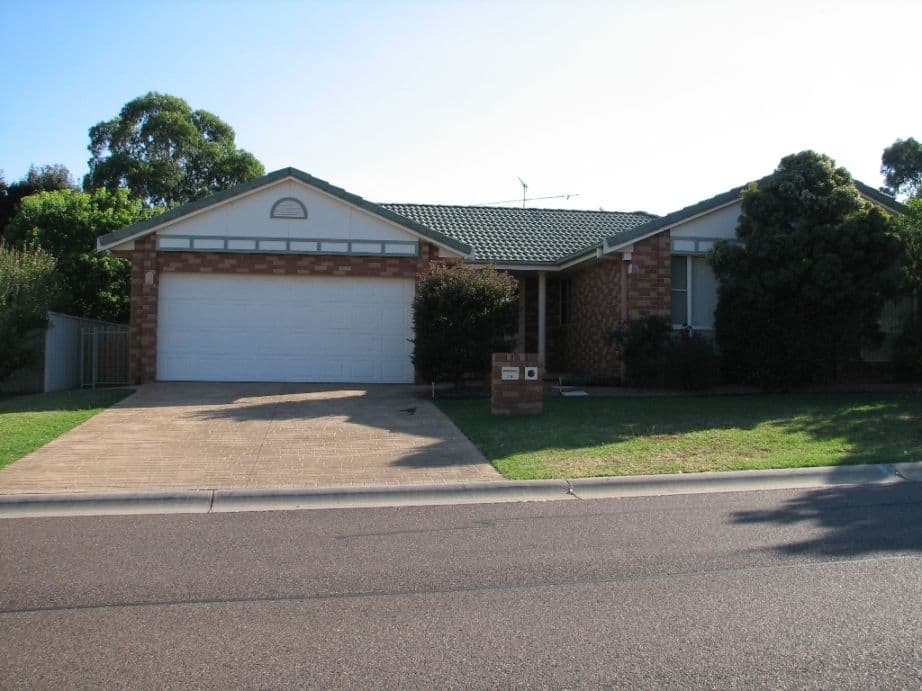 15 Wahroonga Drive, TAMWORTH NSW 2340, Tamworth - Image 1