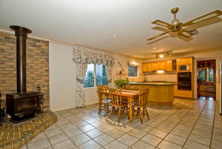 18 Schafter Drive, DONCASTER EAST VIC 3109, Doncaster East - Thumbnail 4