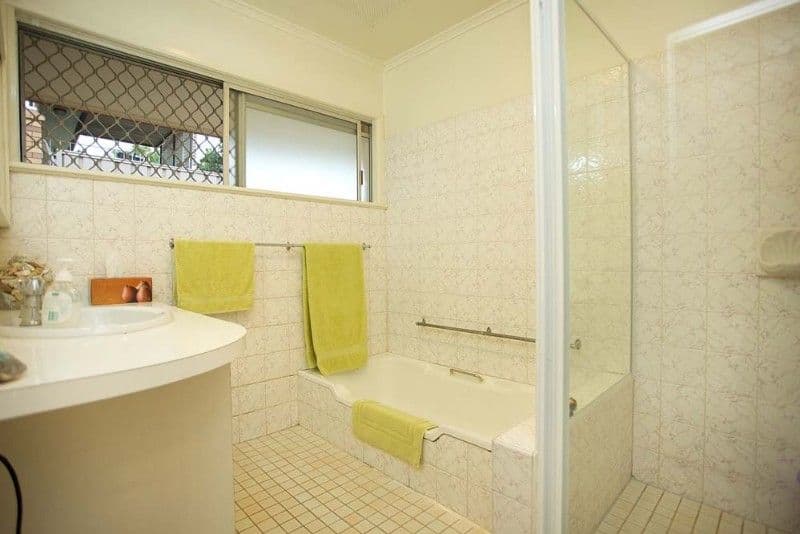2 Cresthaven Drive, MANSFIELD QLD 4122, Mansfield - Thumbnail 7