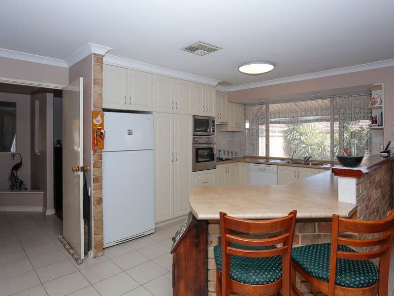 33 Augustus Way, Marangaroo WA 6064, Marangaroo - Thumbnail 4