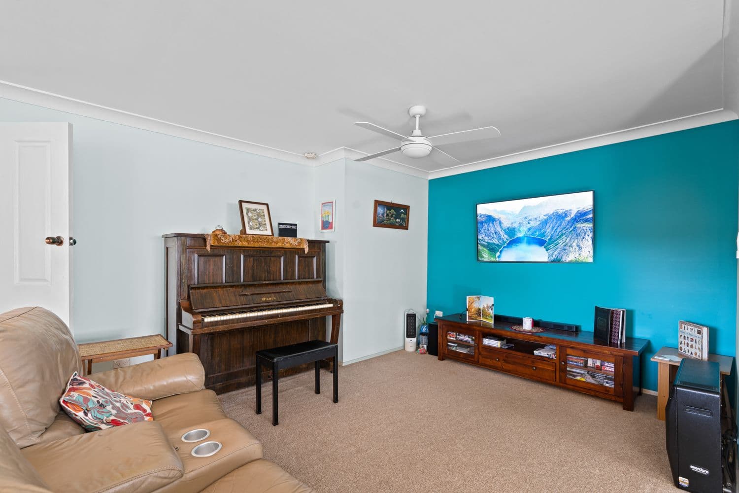 12 Laguna Parade, Berkeley Vale NSW 2261, Berkeley Vale - Thumbnail 2