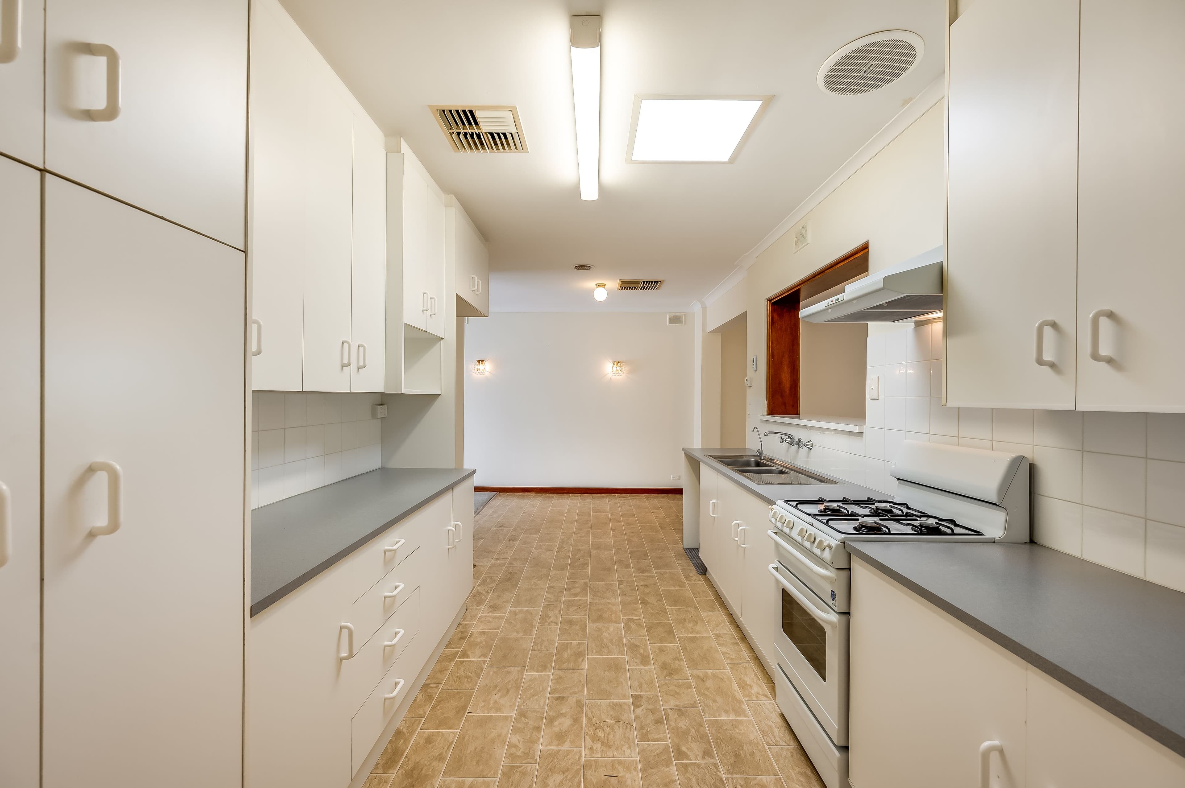 33 Larkdale Crescent, O'Halloran Hill SA 5158, O'Halloran Hill - Thumbnail 8