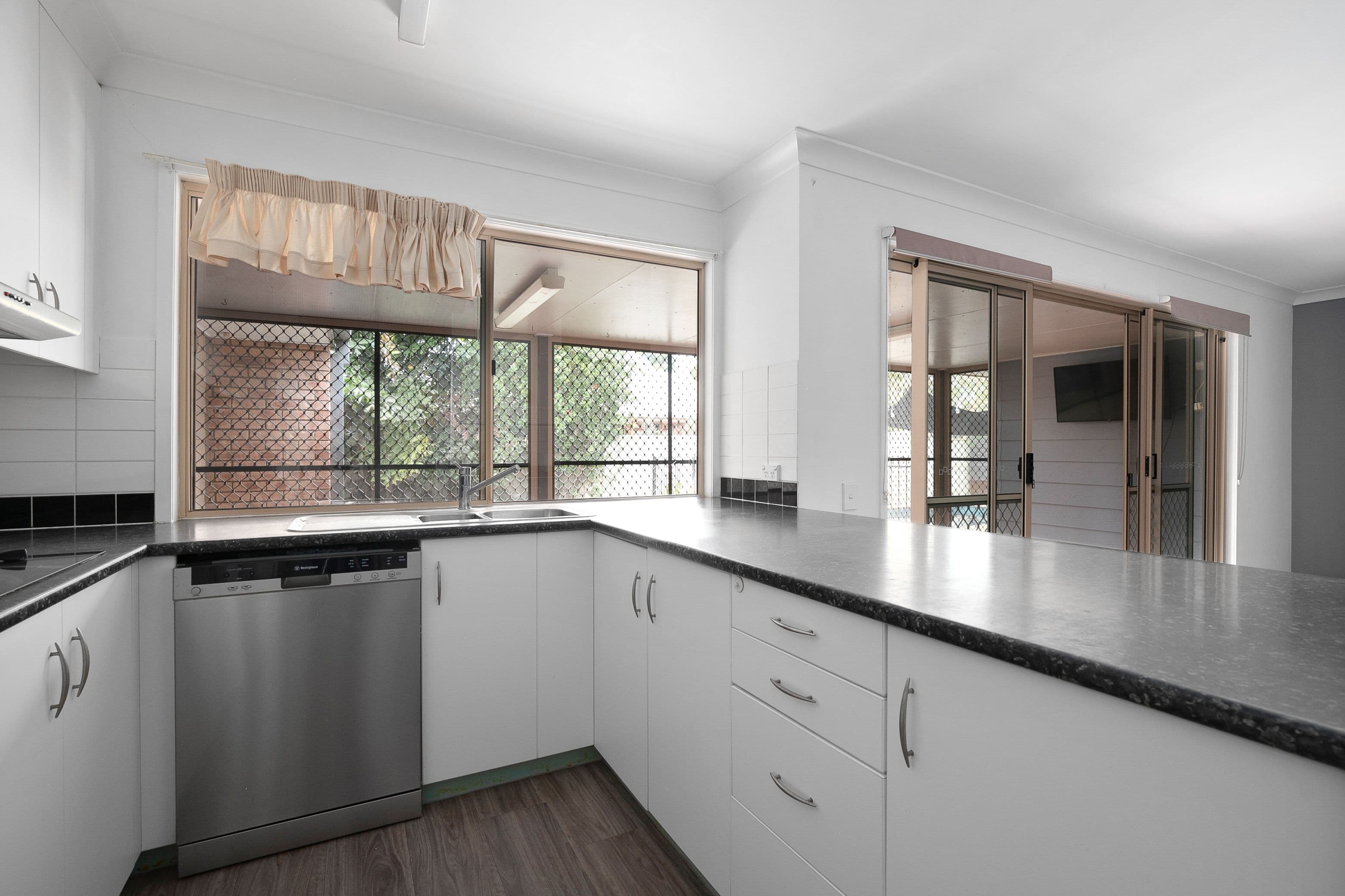 11 Peggy Court, Emerald QLD 4720, Emerald - Thumbnail 4