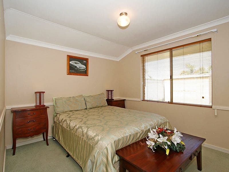 2 Stradbroke Place, BALLAJURA WA 6066, Ballajura - Thumbnail 2