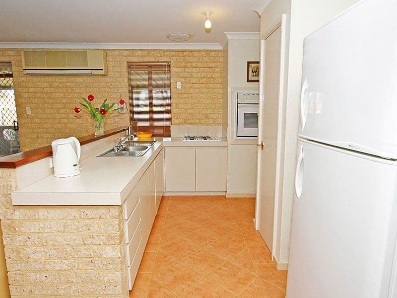 2 Stradbroke Place, BALLAJURA WA 6066, Ballajura - Thumbnail 4
