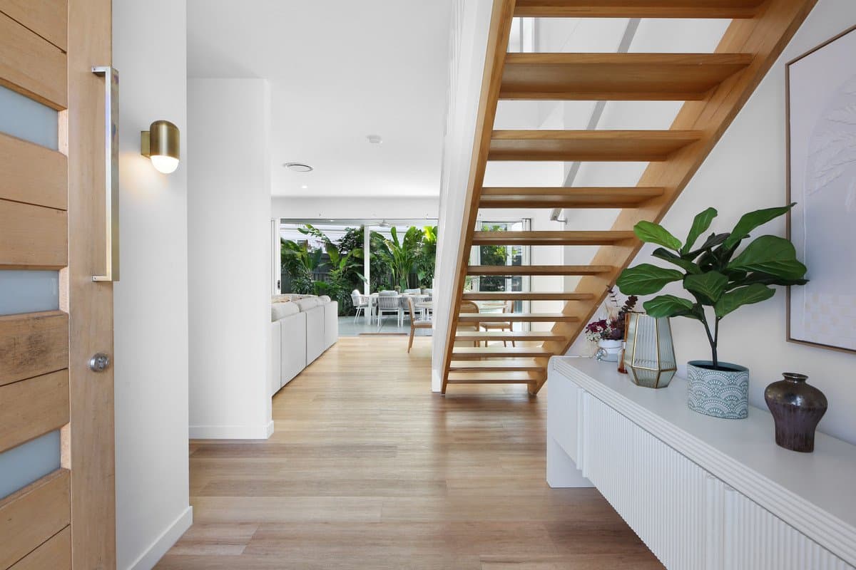 2/13 Tabilban Street, Burleigh Heads QLD 4220, Burleigh Heads Property Image - Thumbnail 5
