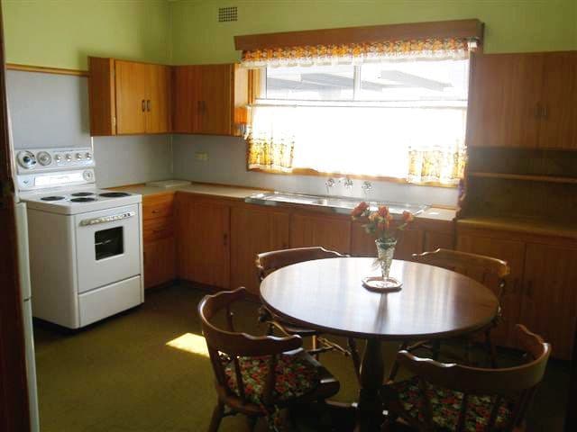 38 Colgong Crescent, TOWRADGI NSW 2518, Towradgi - Thumbnail 3