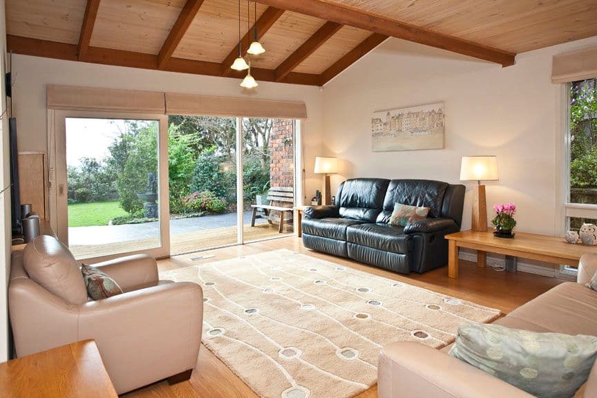 17 Heatherlea Drive, WHEELERS HILL VIC 3150, Wheelers Hill - Thumbnail 2