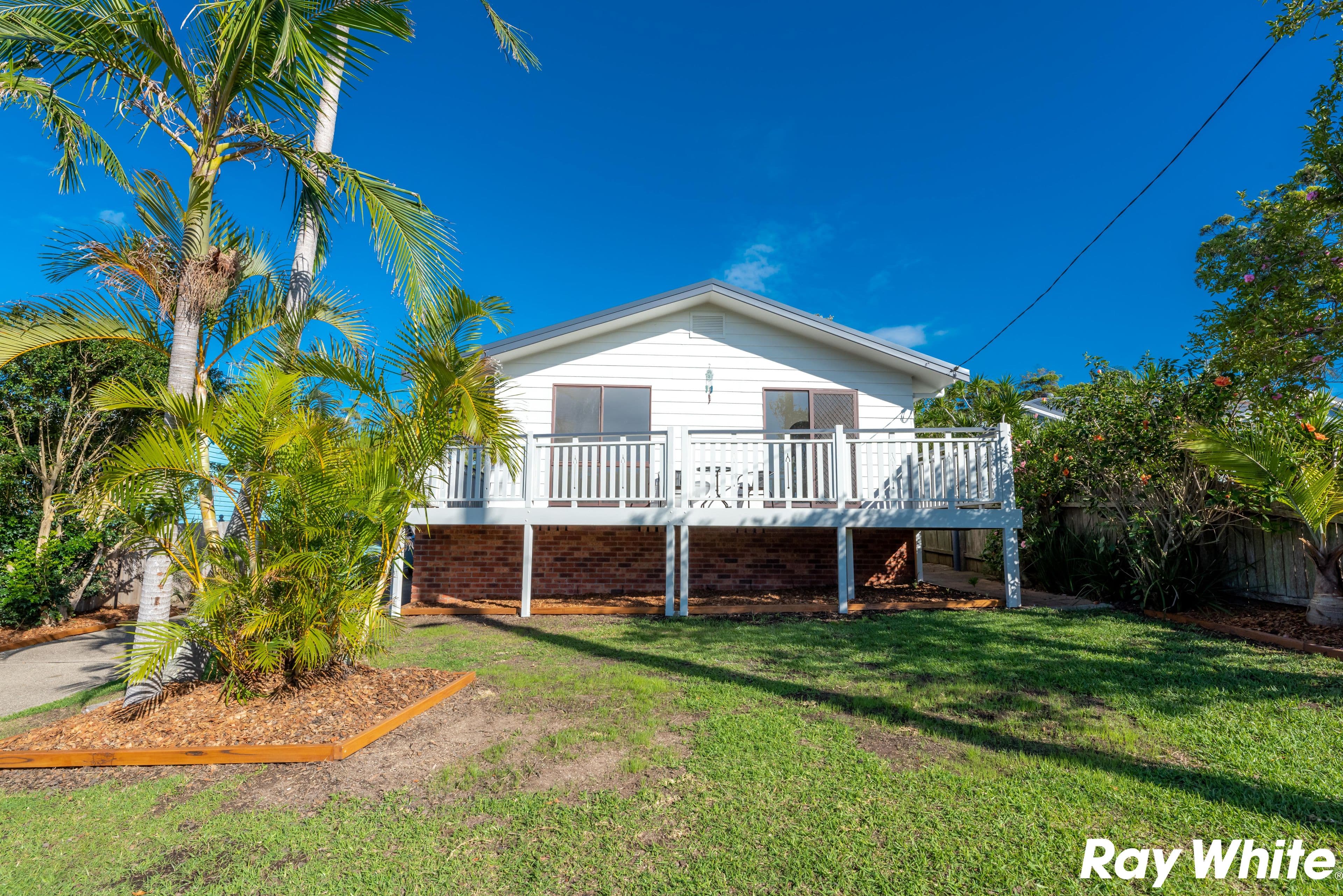 18 Saltwater Crescent, Diamond Beach - Image 1
