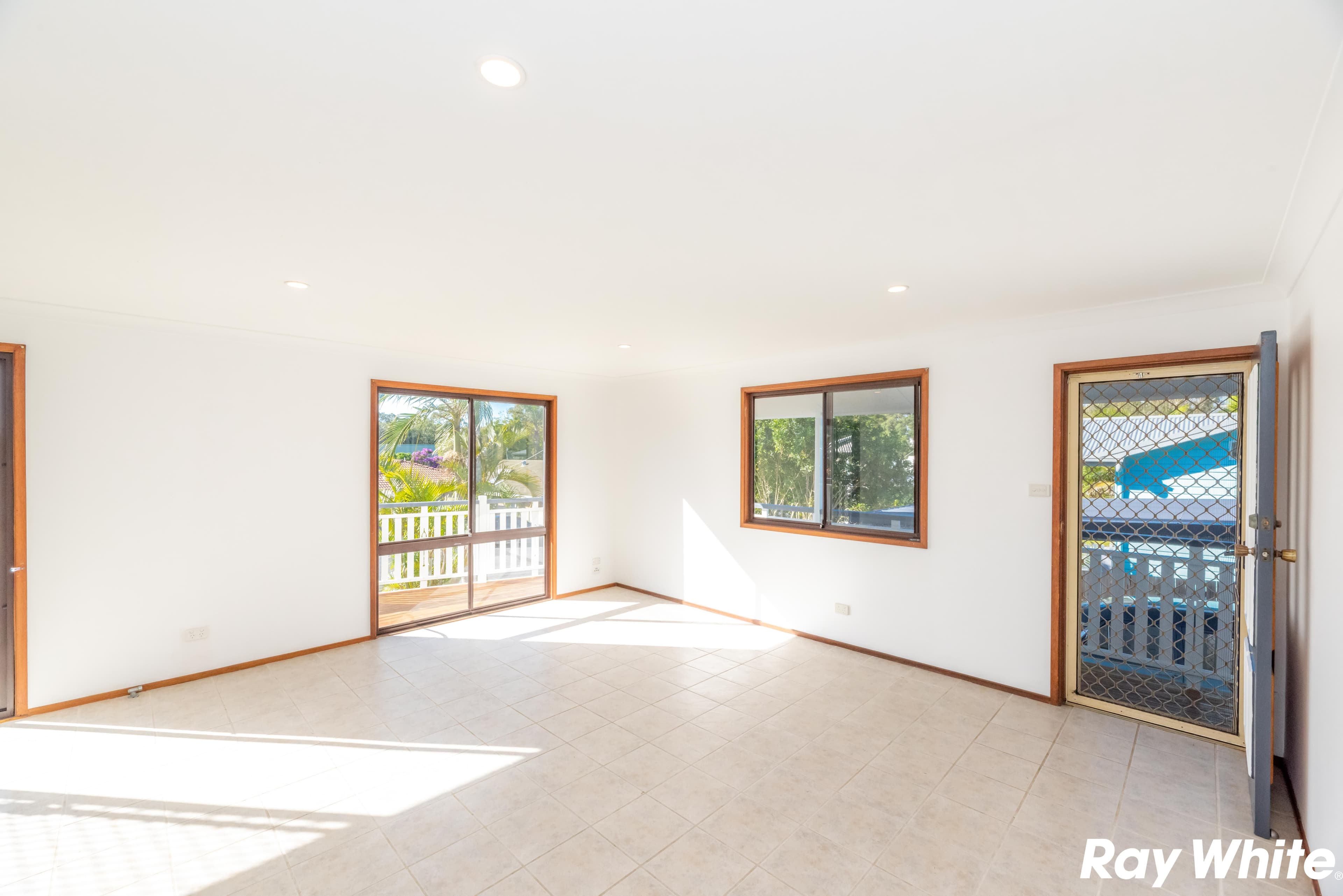 18 Saltwater Crescent, Diamond Beach - Thumbnail 2