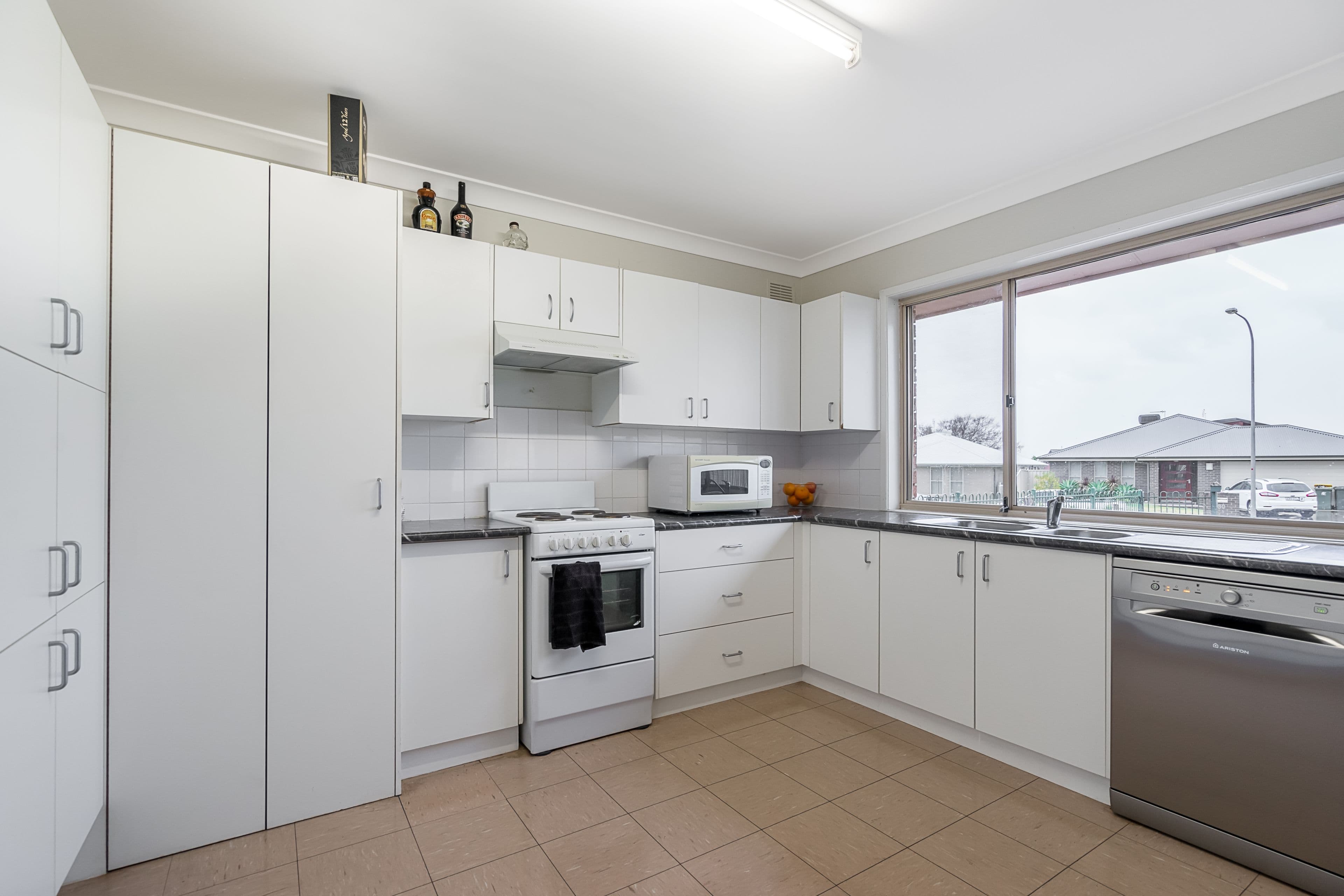 33 Salter Drive, Dubbo - Thumbnail 2