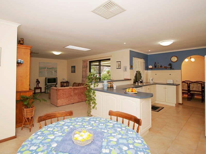 11 Young Avenue, PORT NOARLUNGA SA 5167, Port Noarlunga - Thumbnail 6