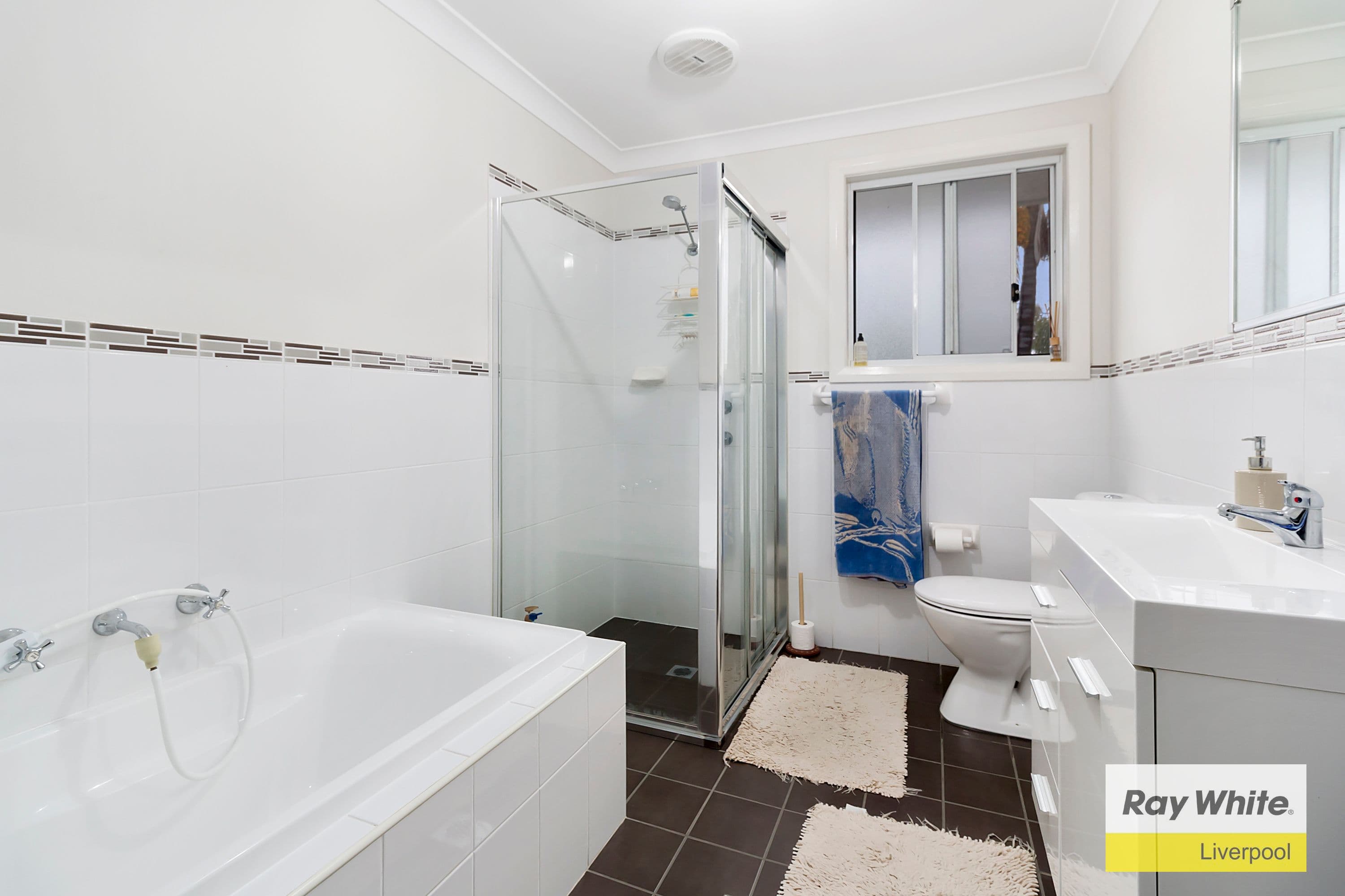 13 Keppel Circuit, Hinchinbrook - Thumbnail 3