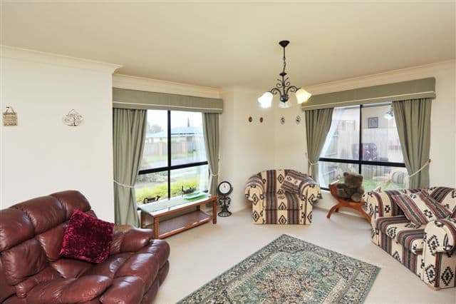 38 Banksdale Drive, MIDDLE RIDGE QLD 4350, Middle Ridge - Thumbnail 2