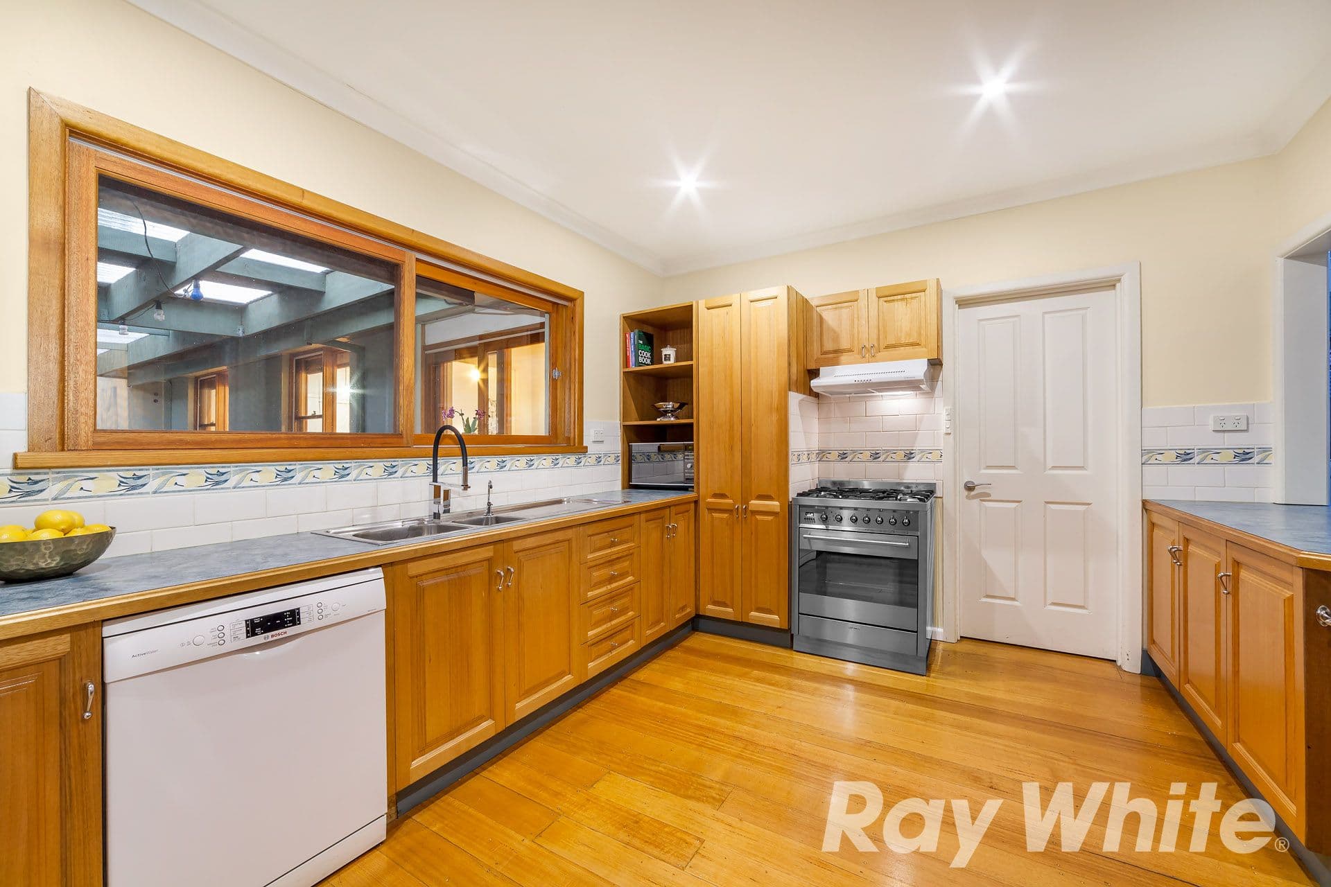 24 Longbrae Avenue, Forest Hill VIC 3131, Forest Hill - Thumbnail 3