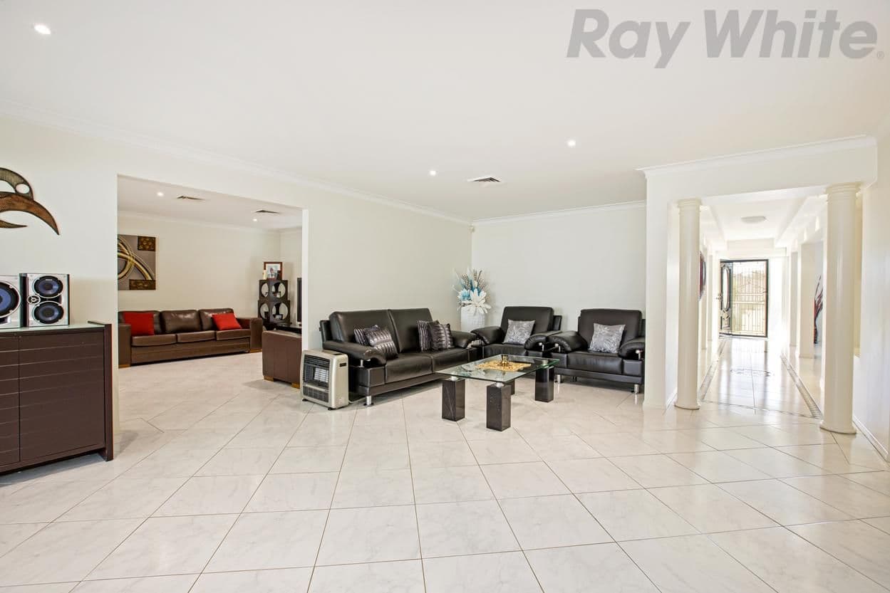 3 Avoca Close, West Hoxton - Thumbnail 2