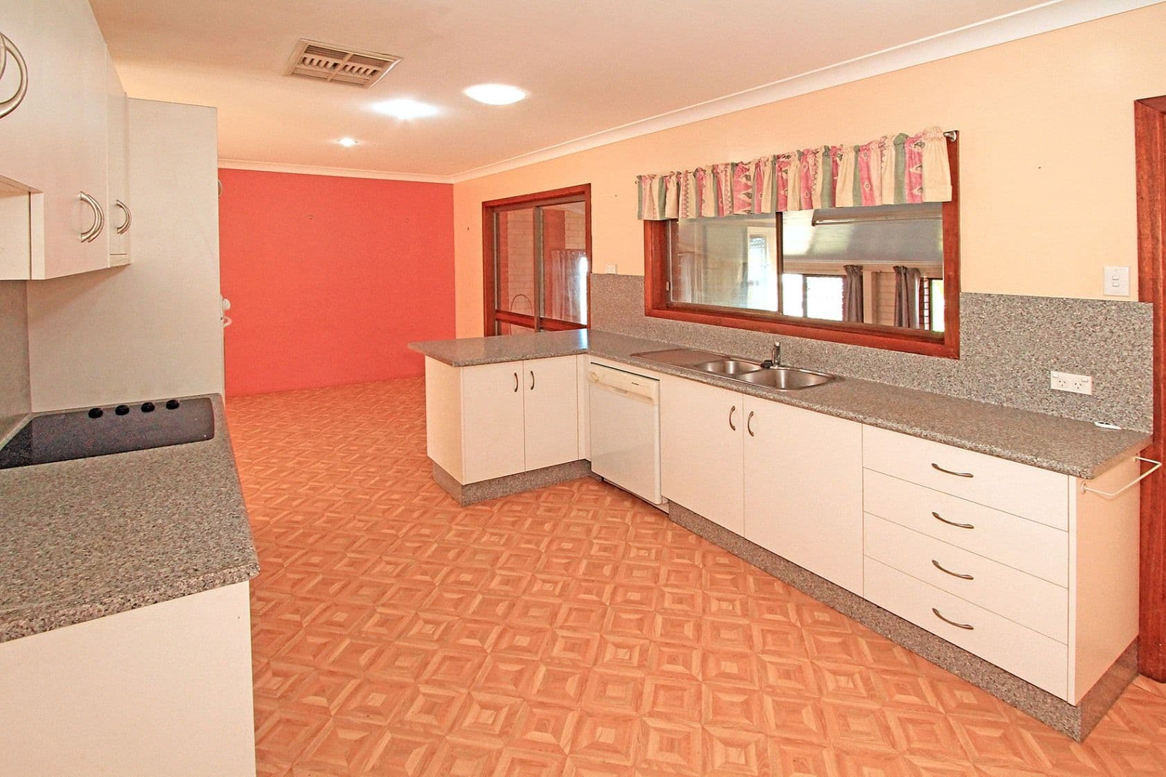 22 Adelaide Park Road, Yeppoon QLD 4703, Yeppoon - Thumbnail 2