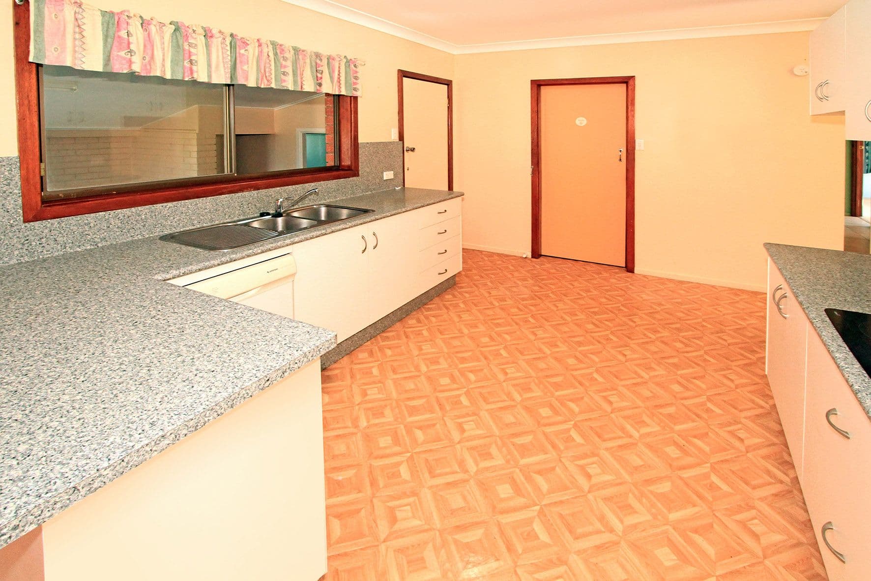 22 Adelaide Park Road, Yeppoon QLD 4703, Yeppoon - Thumbnail 3