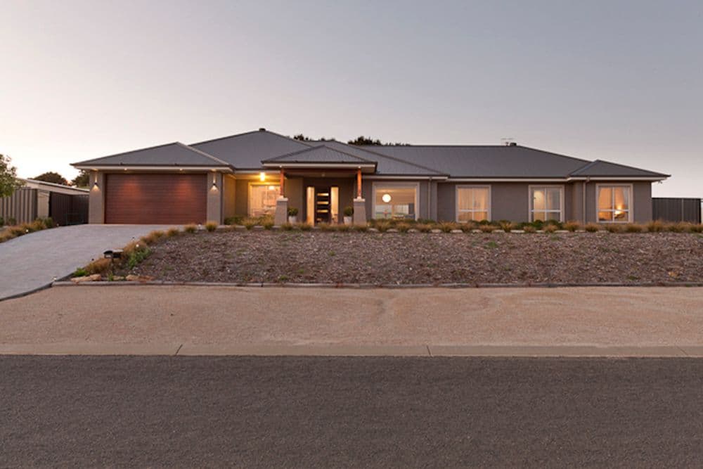 17 Lithgow Place, Bungendore - Thumbnail 2