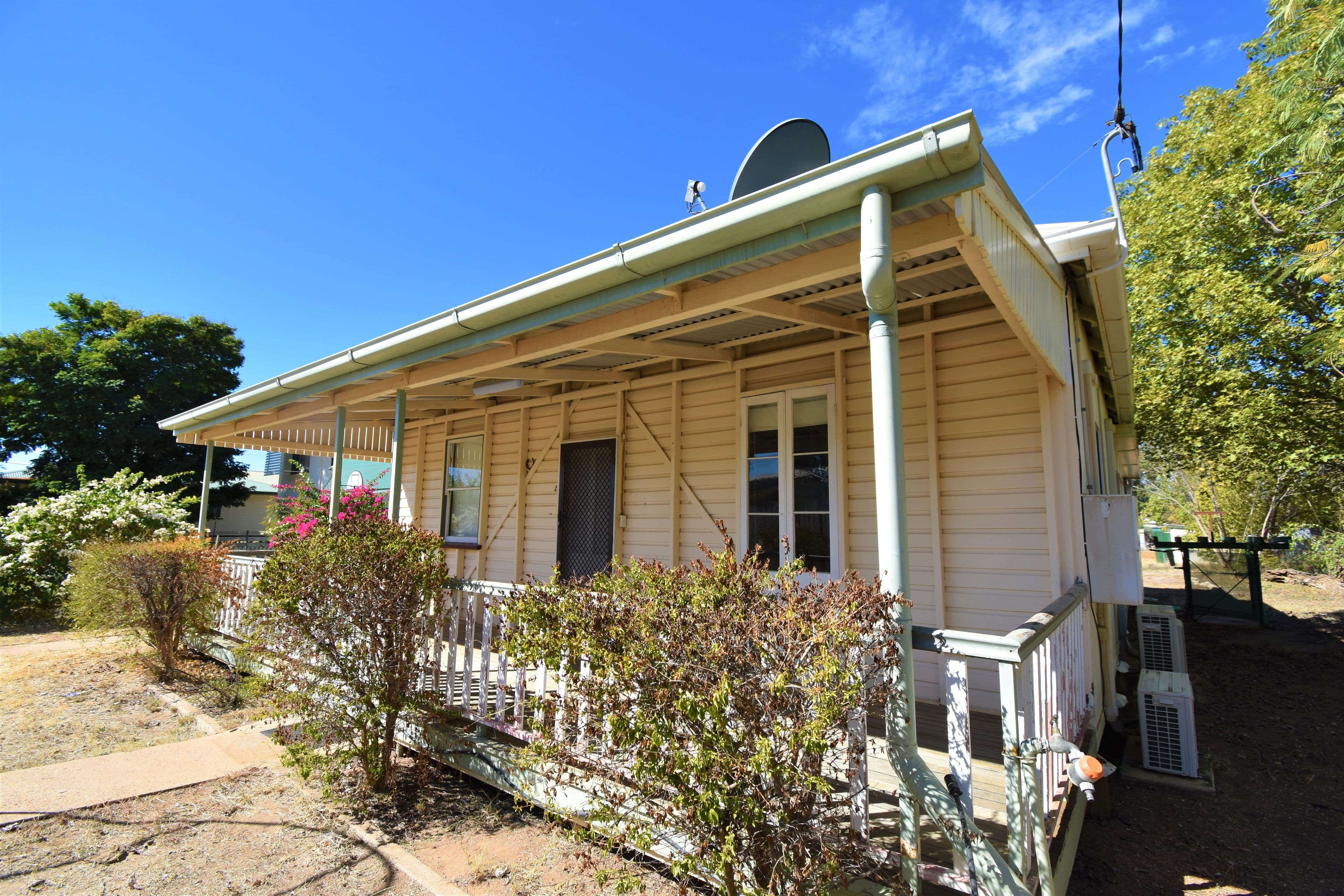 108 Crane Street, Longreach QLD 4730, Longreach - Image 1