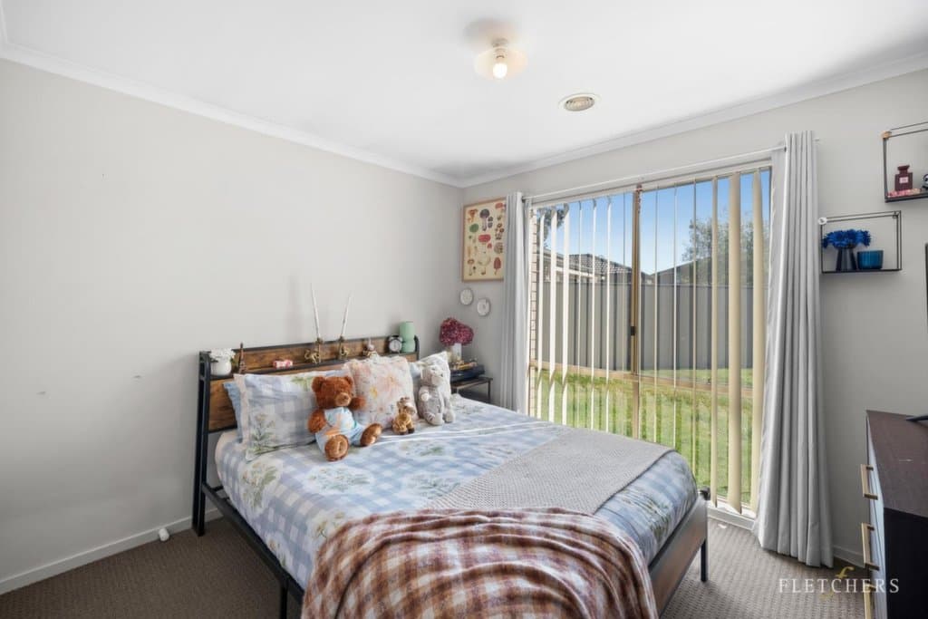 23 Aisbett Close, Lynbrook - Thumbnail 7