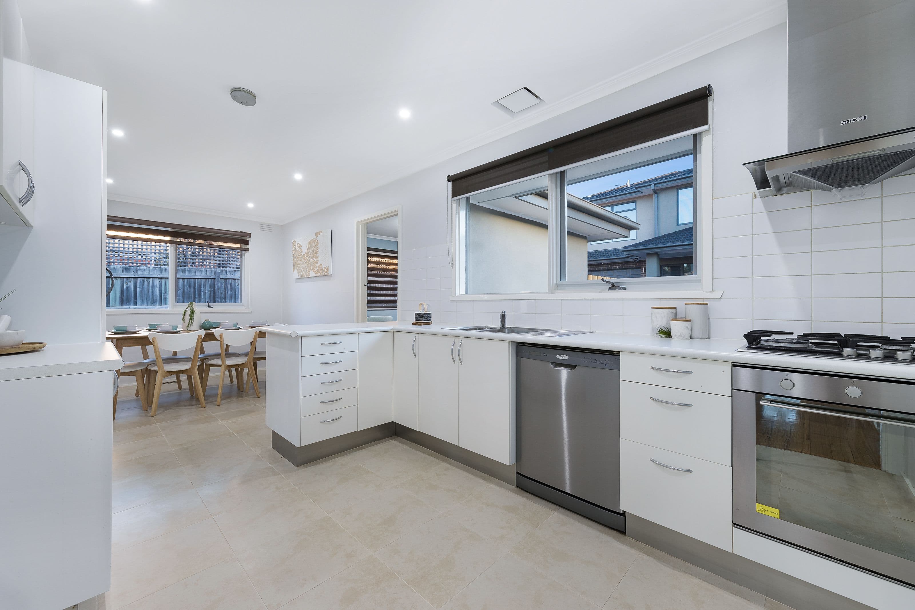 322 Waverley Road, Mount Waverley VIC 3149, Mount Waverley - Thumbnail 2