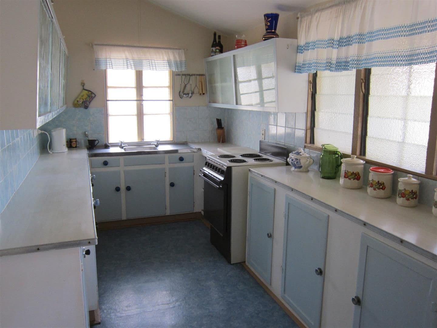 31 Dee Street, Mount Morgan QLD 4714, Mount Morgan - Thumbnail 2