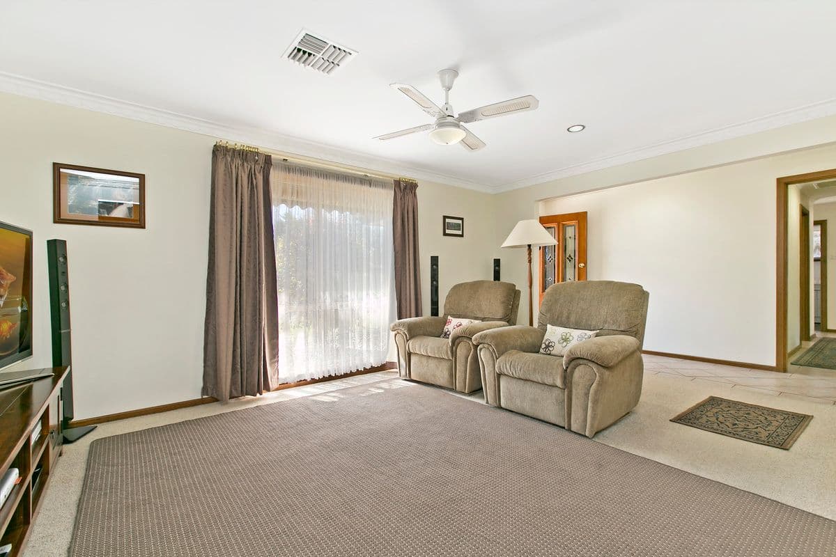 36 Eyre Crescent, VALLEY VIEW SA 5093, Valley View - Thumbnail 4