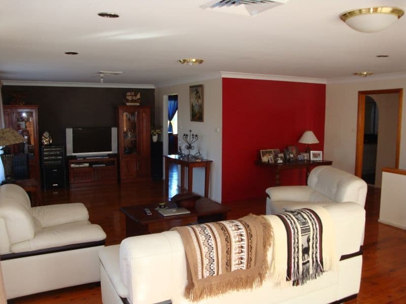 4  Jindabyne Street, BOSSLEY PARK NSW 2176, Bossley Park - Thumbnail 2
