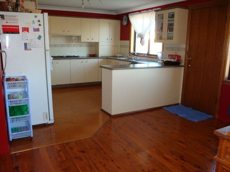 4  Jindabyne Street, BOSSLEY PARK NSW 2176, Bossley Park - Thumbnail 5
