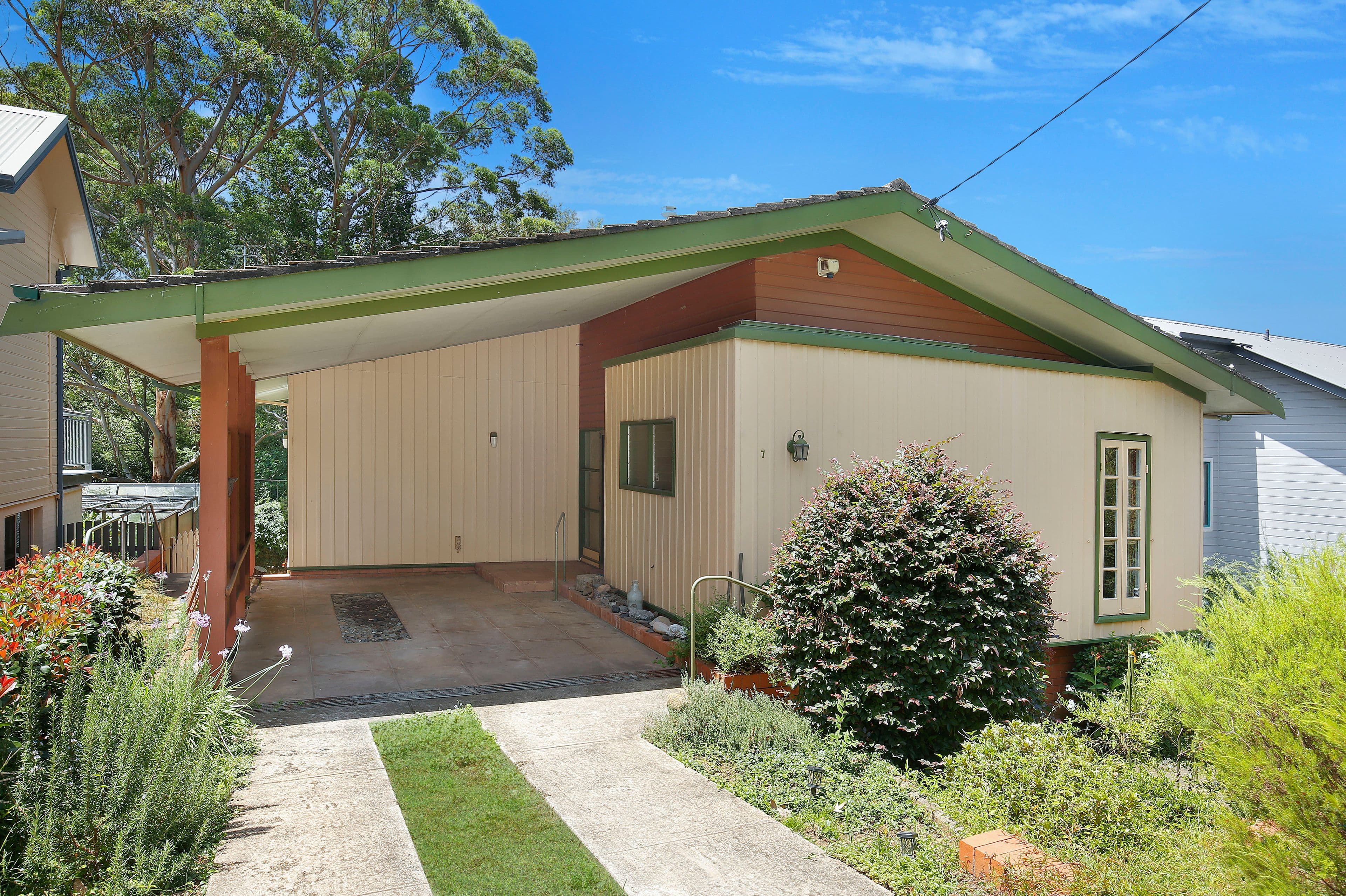 7 Araluen Avenue, Mount Kembla - Image 1