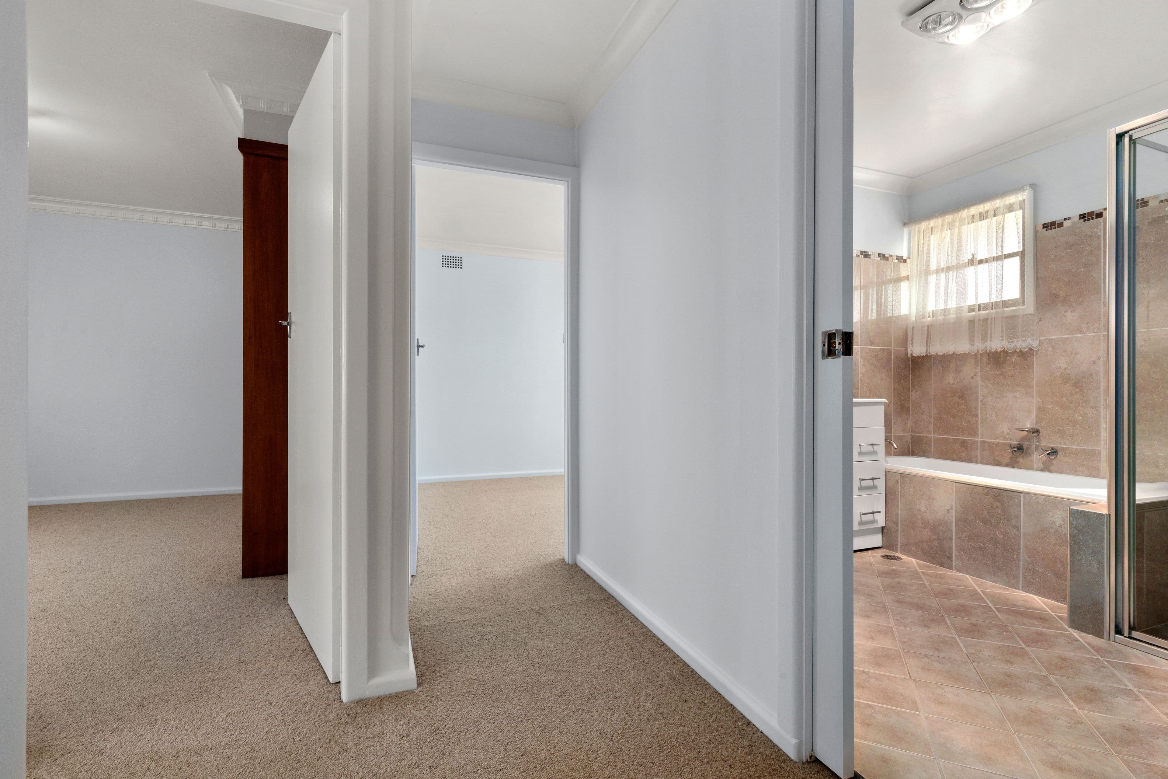 4 Davies Crescent, Goulburn NSW 2580, Goulburn - Thumbnail 4