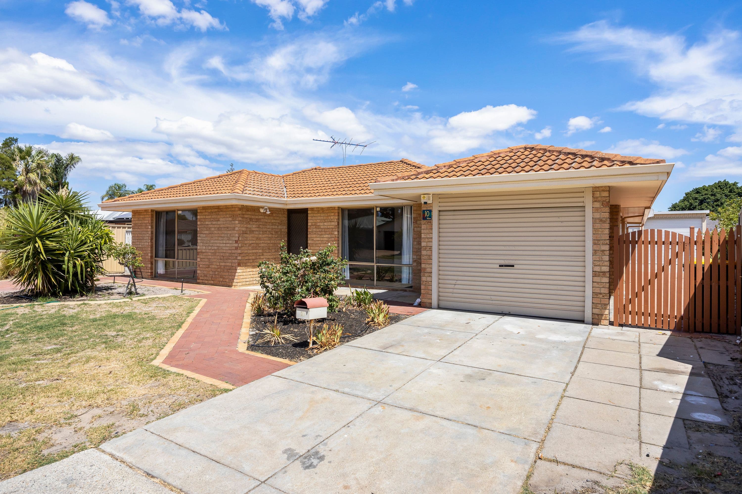 10 Nicholson Place, Ballajura WA 6066, Ballajura - Image 1