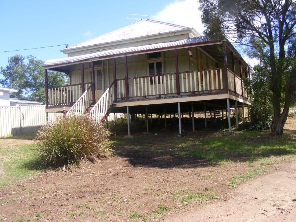 11 Gipps, NANANGO QLD 4615, Nanango - Thumbnail 2