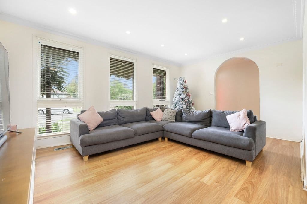 27 Strathmore Crescent, Hoppers Crossing VIC 3029, Hoppers Crossing - Thumbnail 3
