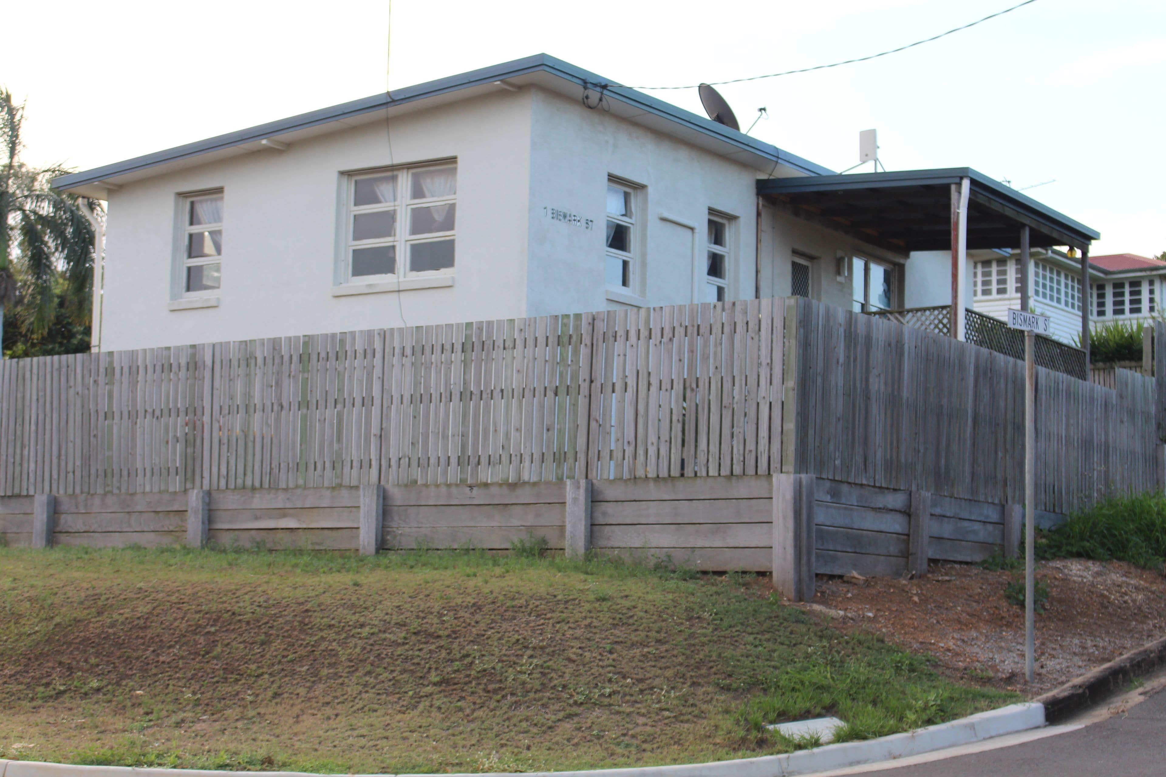1 Bismark Street, Mount Larcom QLD 4695, Mount Larcom - Thumbnail 2