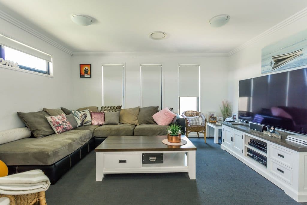 1 Sewell Street, Emerald QLD 4720, Emerald - Thumbnail 2