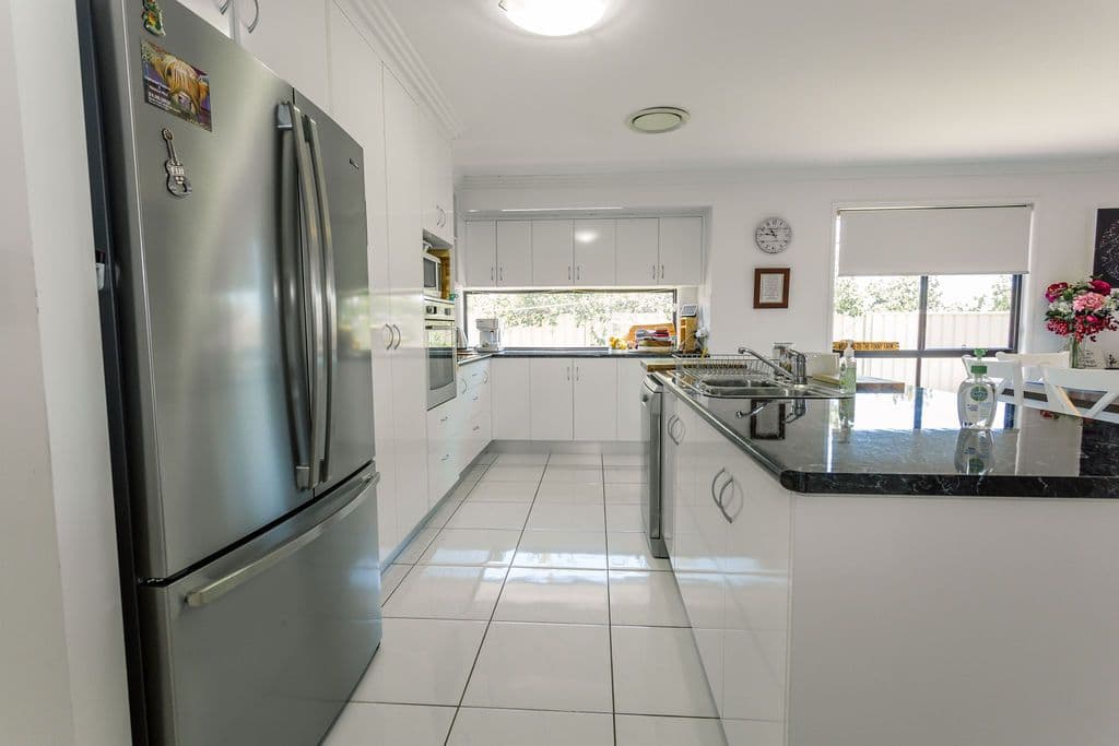 1 Sewell Street, Emerald QLD 4720, Emerald - Thumbnail 6